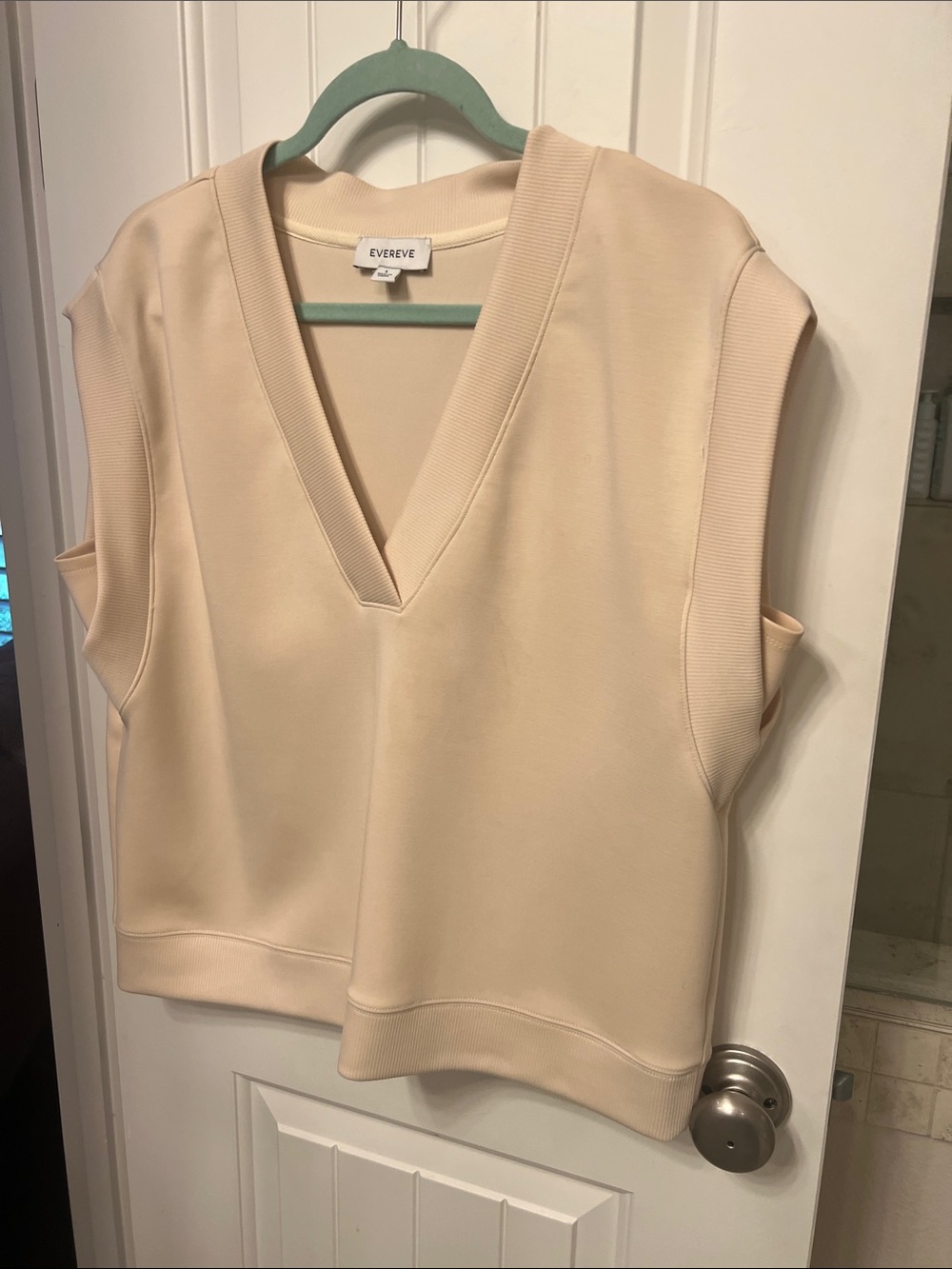 Evereve Eva Sleek V-Neck Top